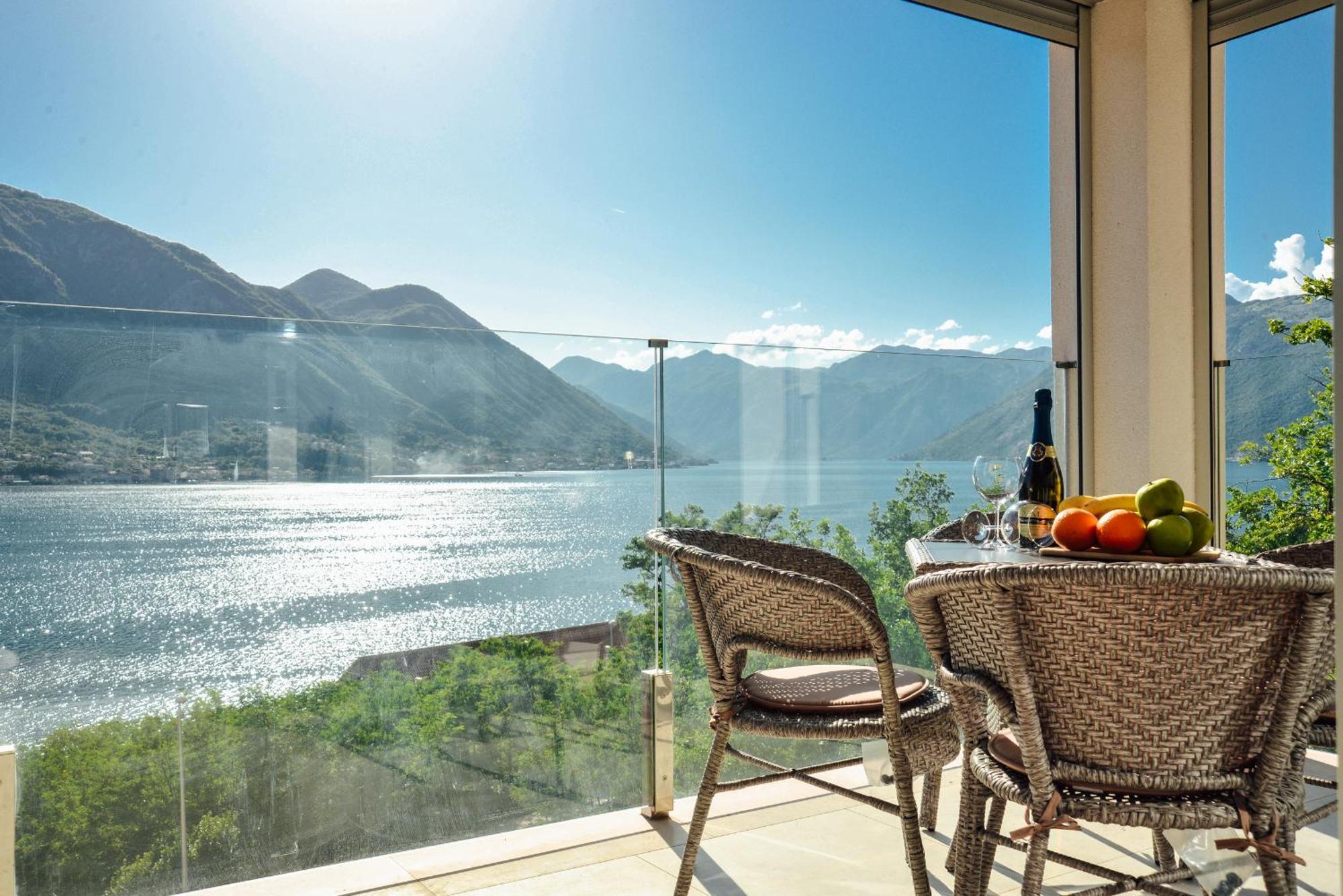 Sea View Apartment For 4 Kotor Exterior foto