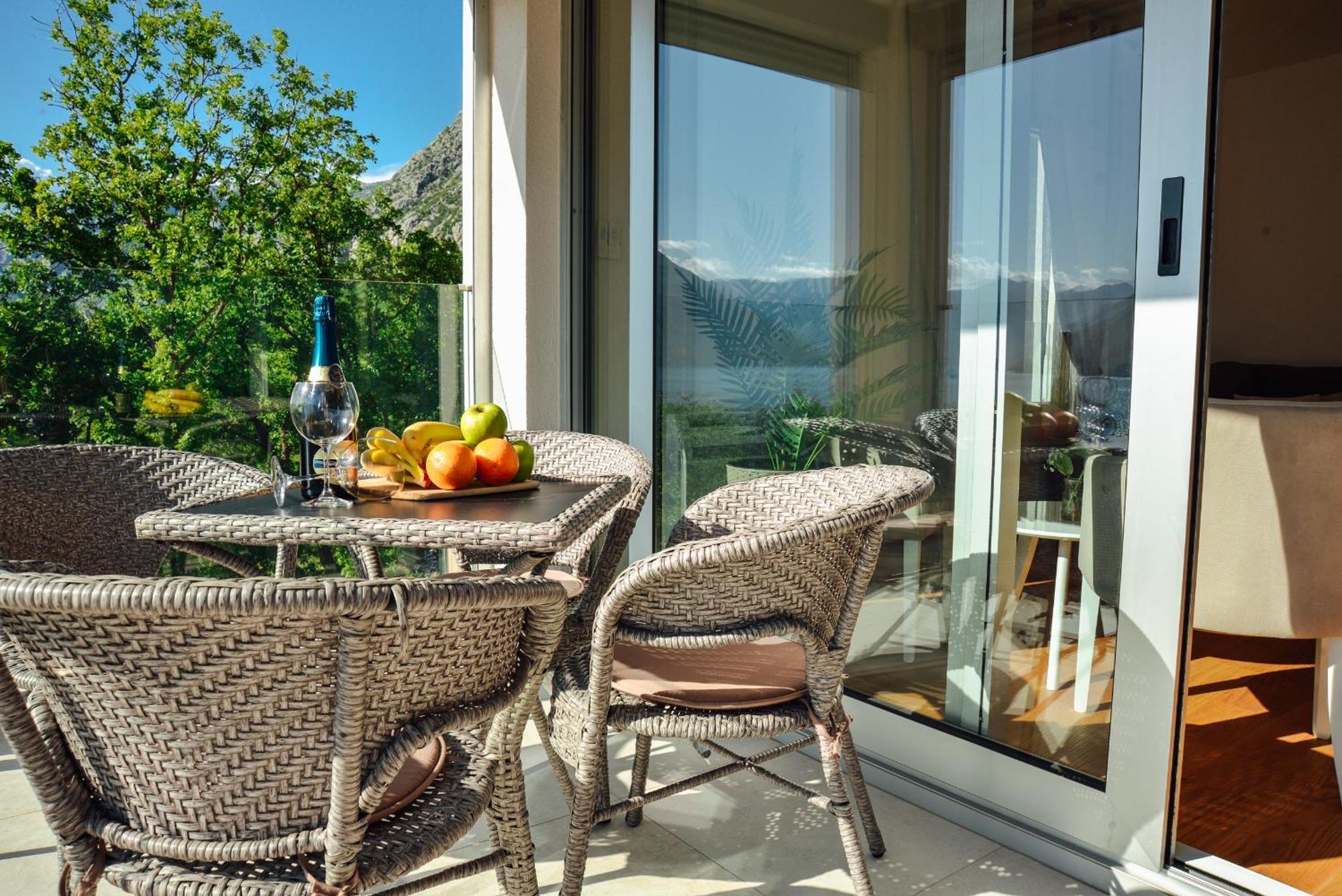 Sea View Apartment For 4 Kotor Exterior foto